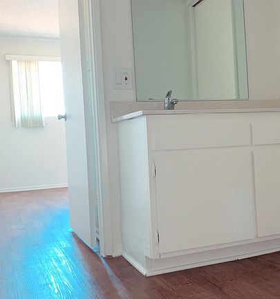 5th image of 220 Bay St APT 214