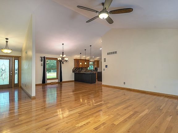 4th image of 2264 Merrick Dr