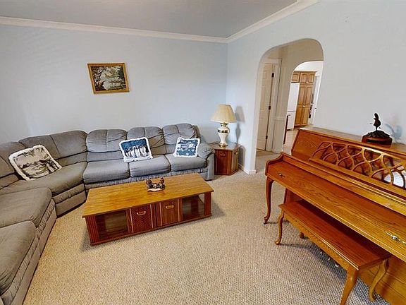 4th image of 286 Meadows Circle