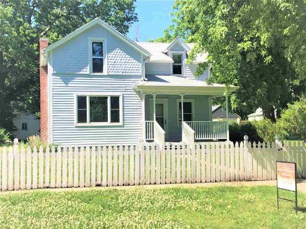 611 Lane St, Clay Center, KS 67432