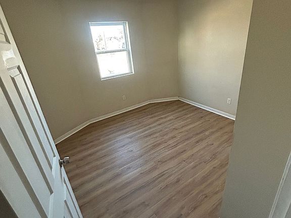 3rd image of 2912 E Linwood Blvd #1E