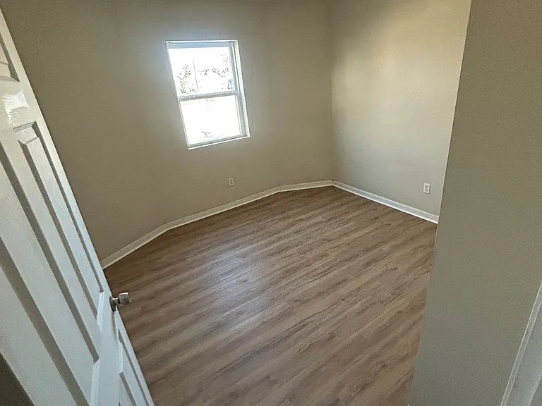 2912 E Linwood Blvd #1E — Photo 3