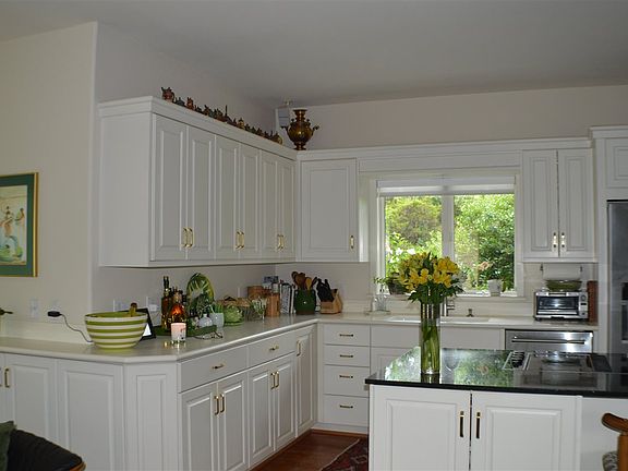 2nd image of 2121 S Summer Hill Ct