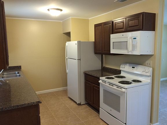 4th image of 3505 Lakewood Dr N
