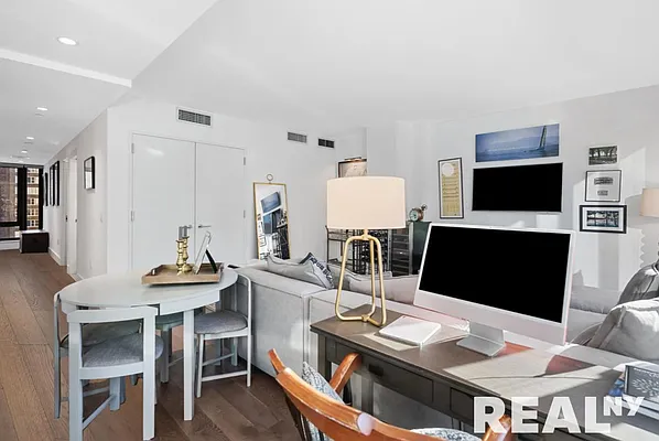 Rented by REAL New York | media 23