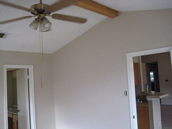 2nd image of 1402 Oak Grove Dr