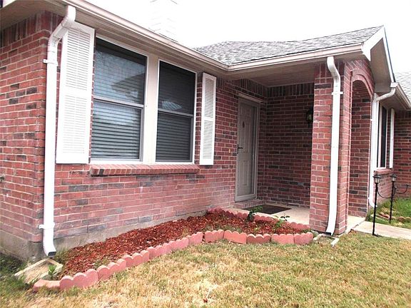 3rd image of 210 Palmdale Dr