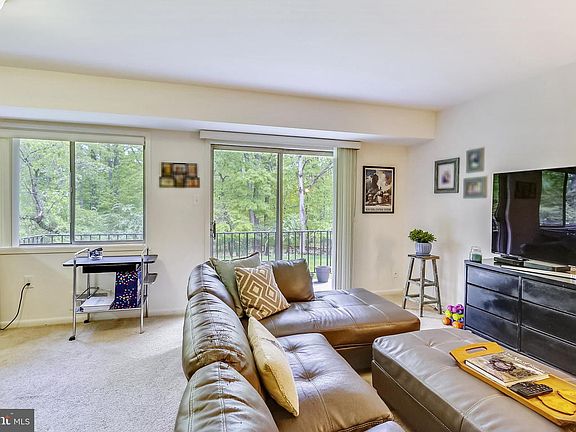 4th image of 10655 Weymouth St #10655