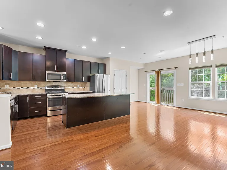3218 Vogel Rd — Photo 4