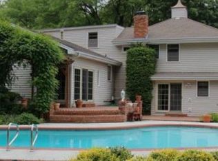 8905 W 105th St, Overland Park, KS 66212