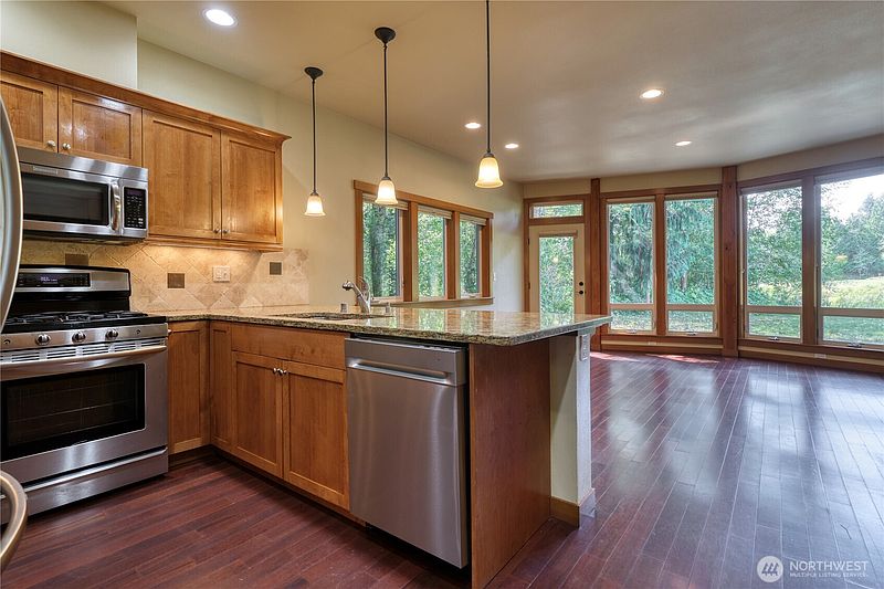 5th image of 1307 Pelican Pl #A