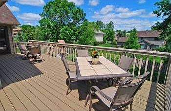 Large Deck to enjot in the summer months!