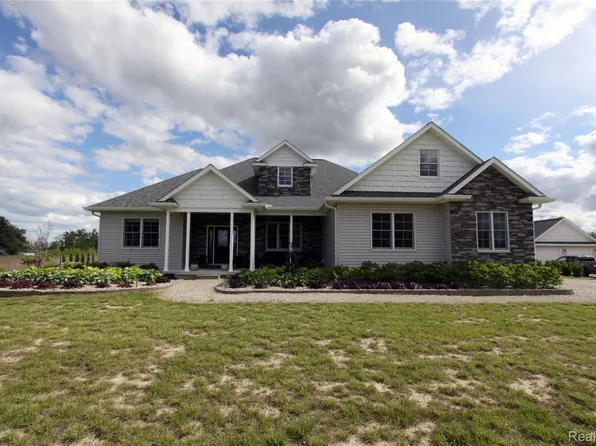 2679 W Sigler Rd, Carleton, MI 48117