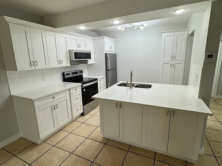 612 NE 20th Ave #3 — Photo 5