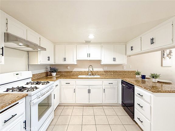 5th image of 1034 E Romney Dr