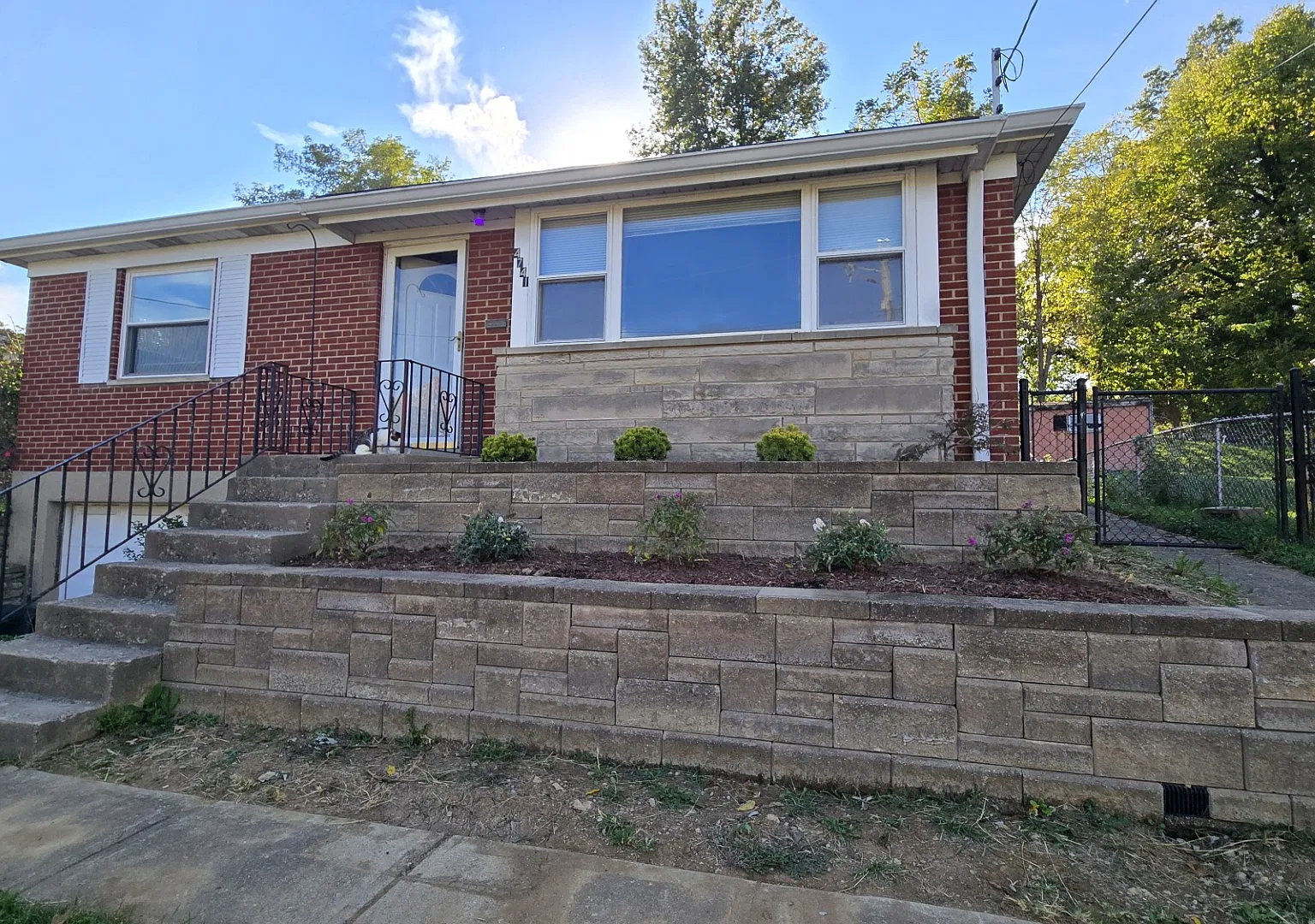 3 bed, 992 sqft, $1,600 — Photo 1