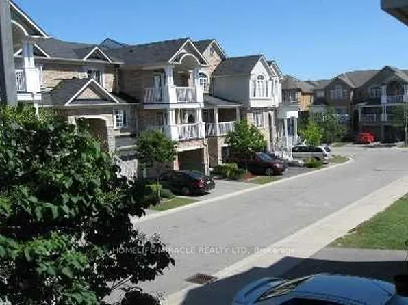 601 Shoreline Dr #106, Mississauga, ON L5B 4K1