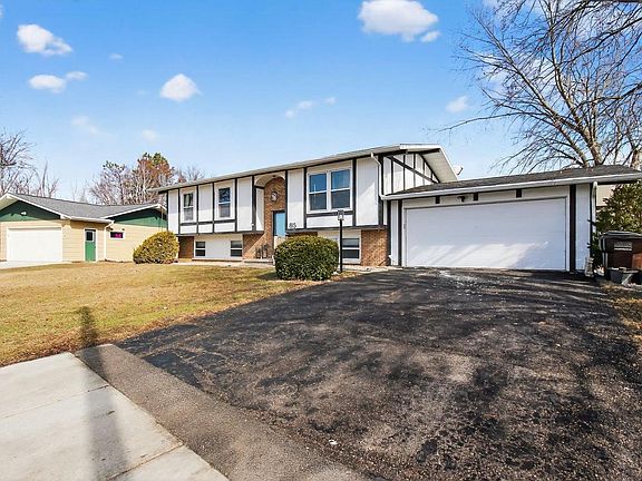 3rd image of 815 Florence Street