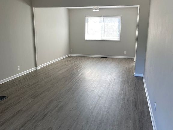 3rd image of 514 Broadmoor Dr