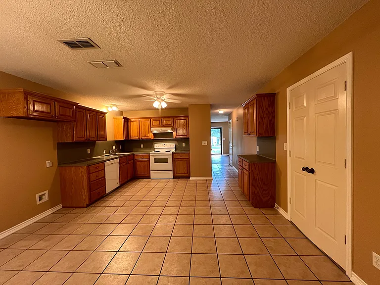 309 Laird Ln #105 — Photo 5