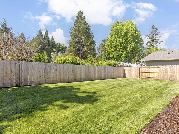 4th image of 1037 SE Briannas Way