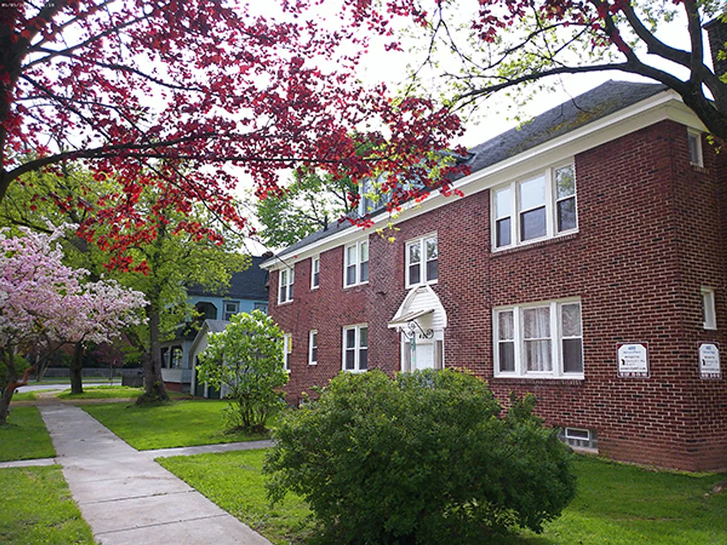400 Harvard Pl Apt 1 - Available 08/01/2027 - Newly Renovated Spacious Flat Hardwoods Throughout — Photo 3