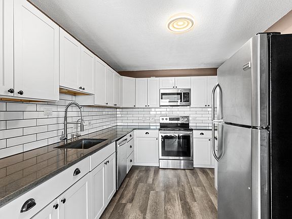 3rd image of 1919 N Summit Ave