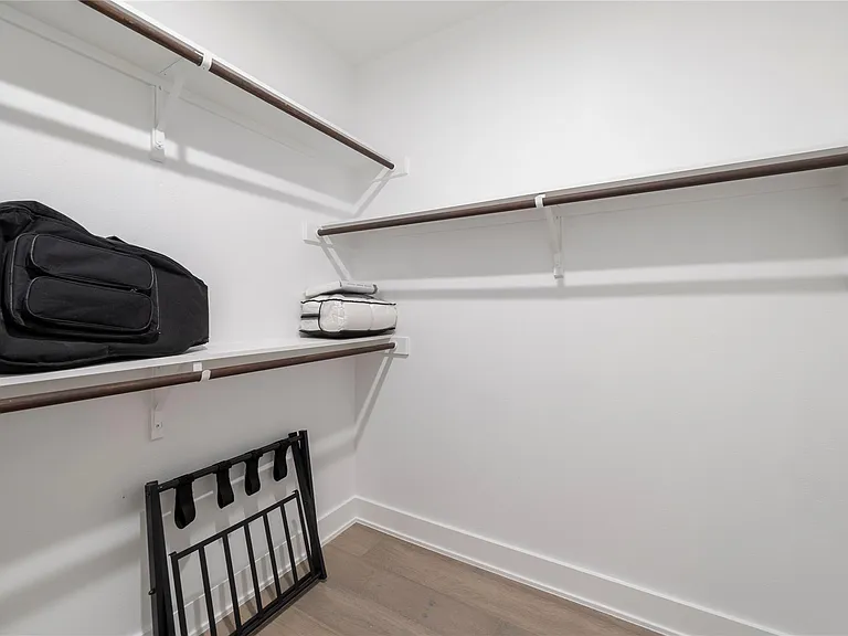 1306 E 3rd St #1 — Photo 34