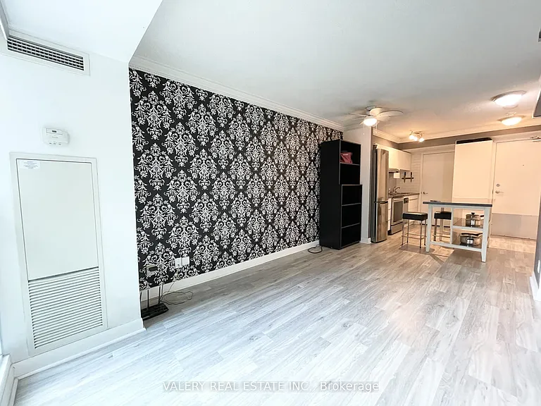 600 Fleet St #811 — Photo 2