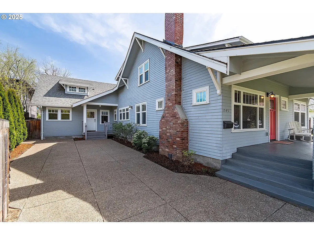 Building Photo - 1545 Villard St