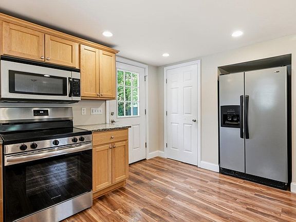 4th image of 8 Harding Street