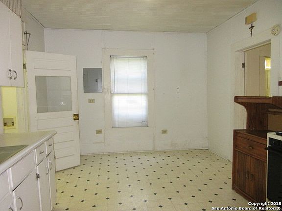 5th image of 2730 Perez St