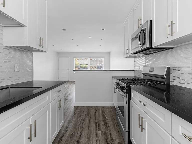 241 Bonito Avenue — Photo 11