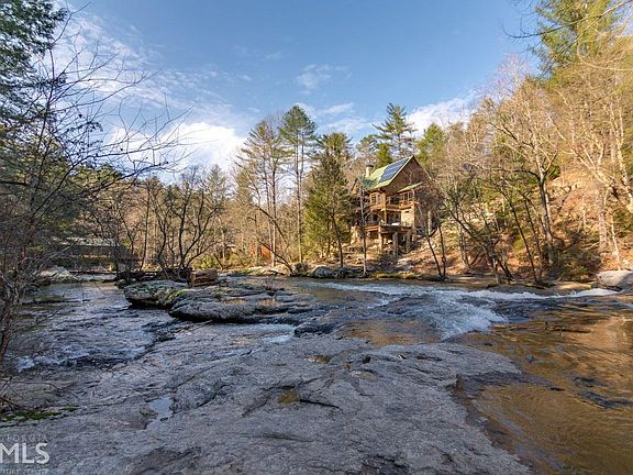 5th image of 8 Blackberry Falls Ct