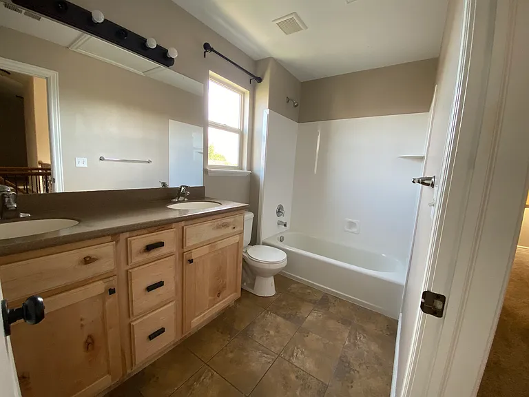1240 S 780th St W — Photo 11