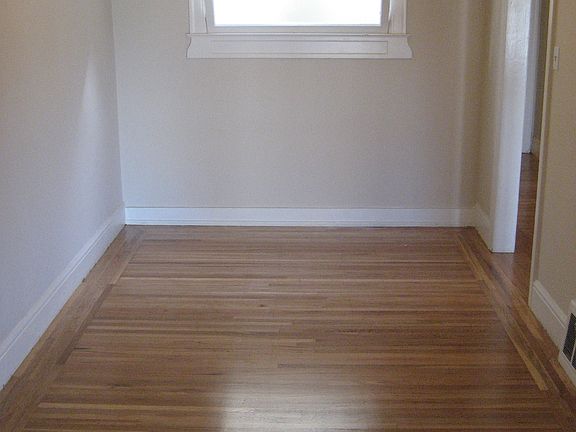 Dining room w/hardwood