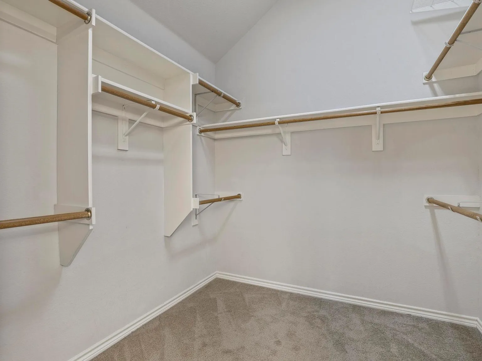 4 bed, 2672 sqft, $2,850 — Photo 4