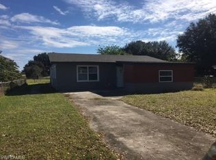 2521 Charleston Park Dr, Alva, FL 33920