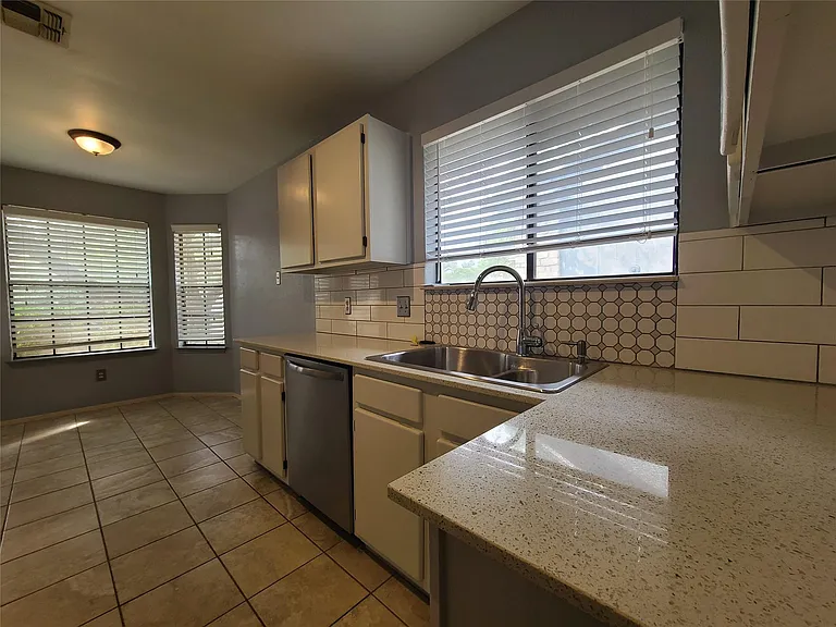 2812 Goldbridge Dr — Photo 8