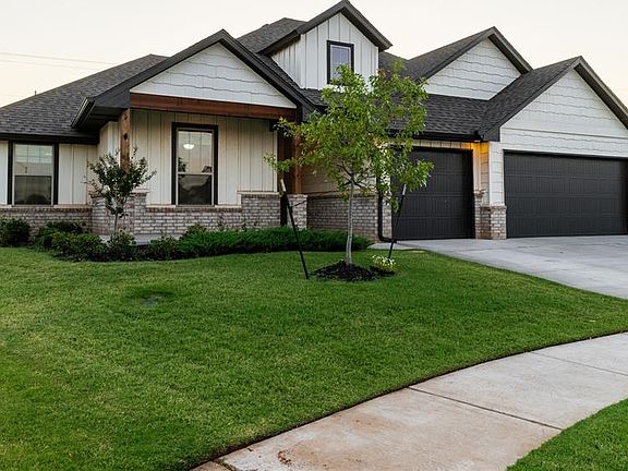 3rd image of 10116 NW 140th Cir