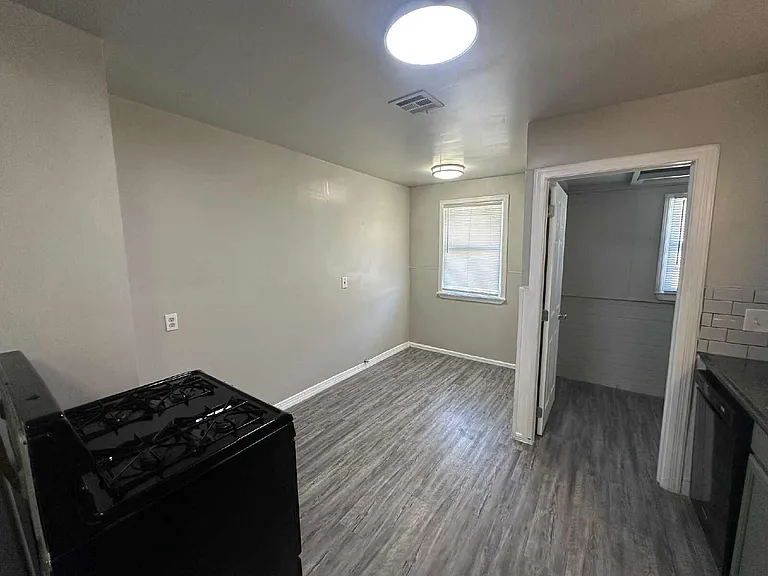 501 S Wheeling Ave — Photo 12