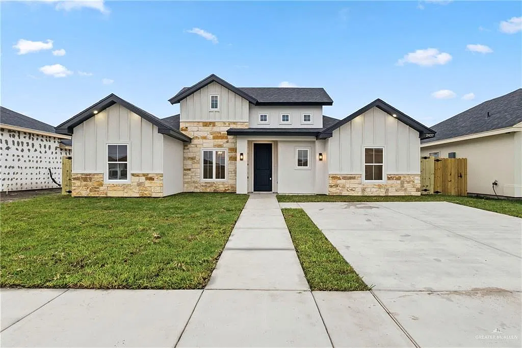 3 bed, 2.0 bath, 1227 sqft, $2,000 — Photo 1