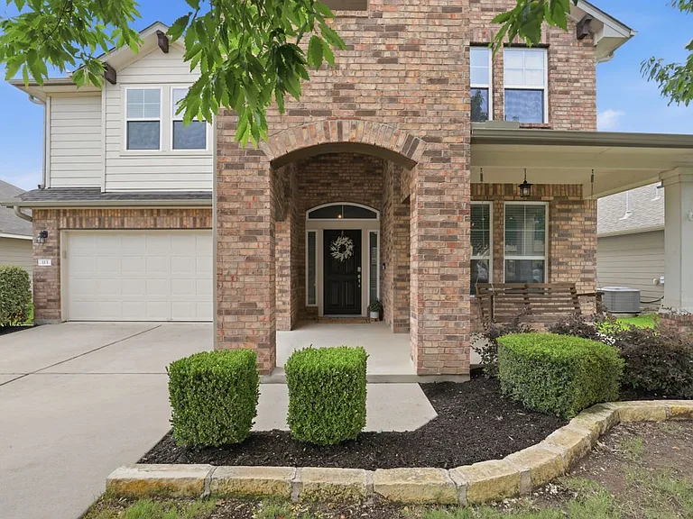 113 Bastian Ln — Photo 2