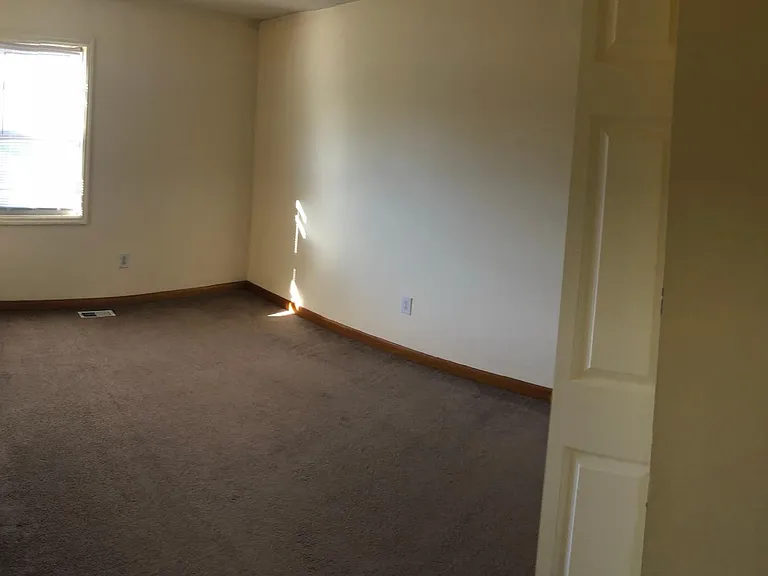 1 Weaver Town Homes — Photo 8