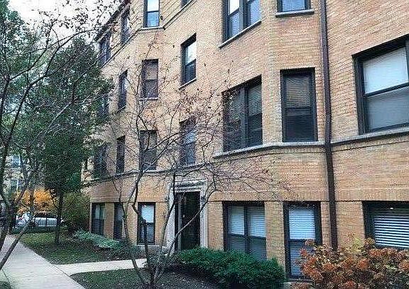Manicured front courtyard _