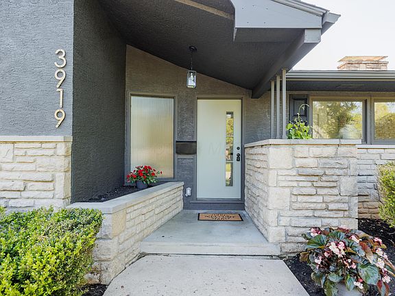 3rd image of 3919 Hillview Dr