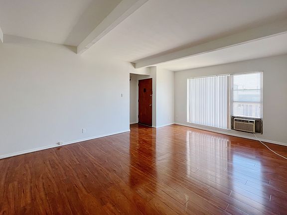 5th image of 1109 College View Dr APT 5