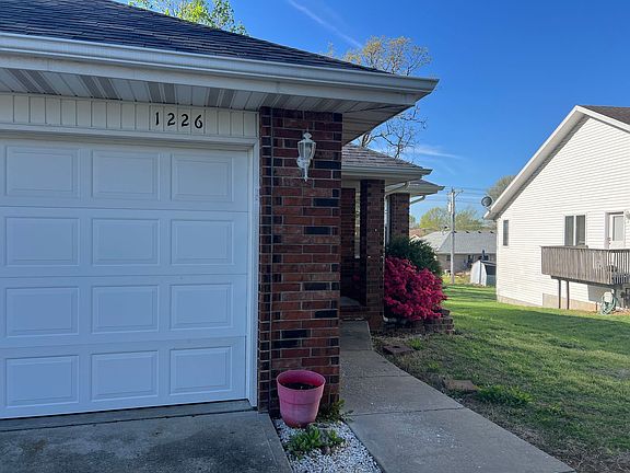 2nd image of 1226 Bluegrass Rd