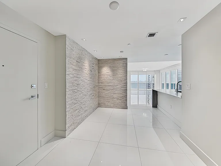 600 NE 27th St #1605 — Photo 20