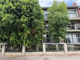 18324 Clark St, Tarzana, CA